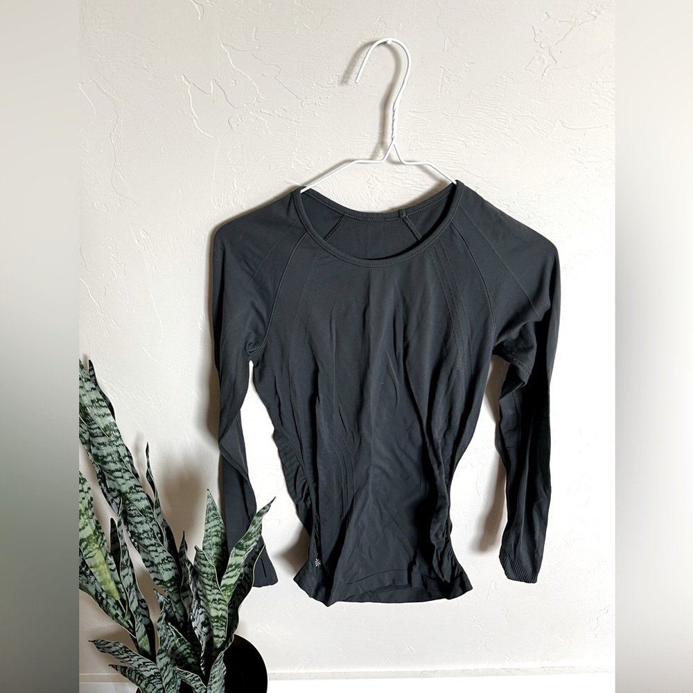 Athleta Women’s Long Sleeve Dri Fit Dry Fit Athletic Shirt Navy Blue